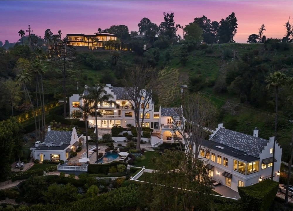 Bak istana megah, netizen heboh lihat penampakan dorm sementara bts di beverly hills, sewanya Rp 3,8 miliar per bulan.