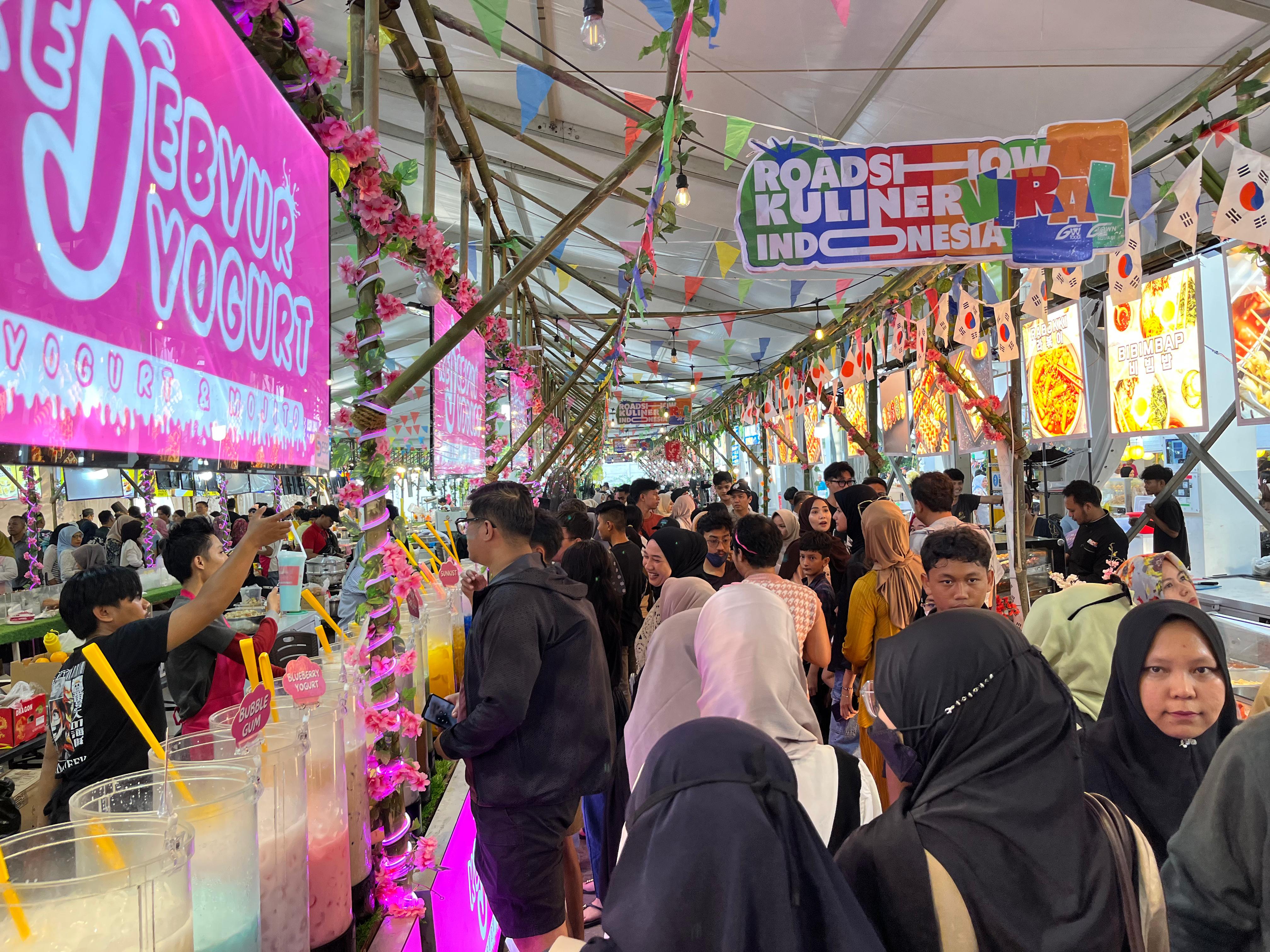 Kuliner Road Show Rasa Bangkok di Mataram berhasil sedot ratusan ribu pengunjung hingga saat ini.