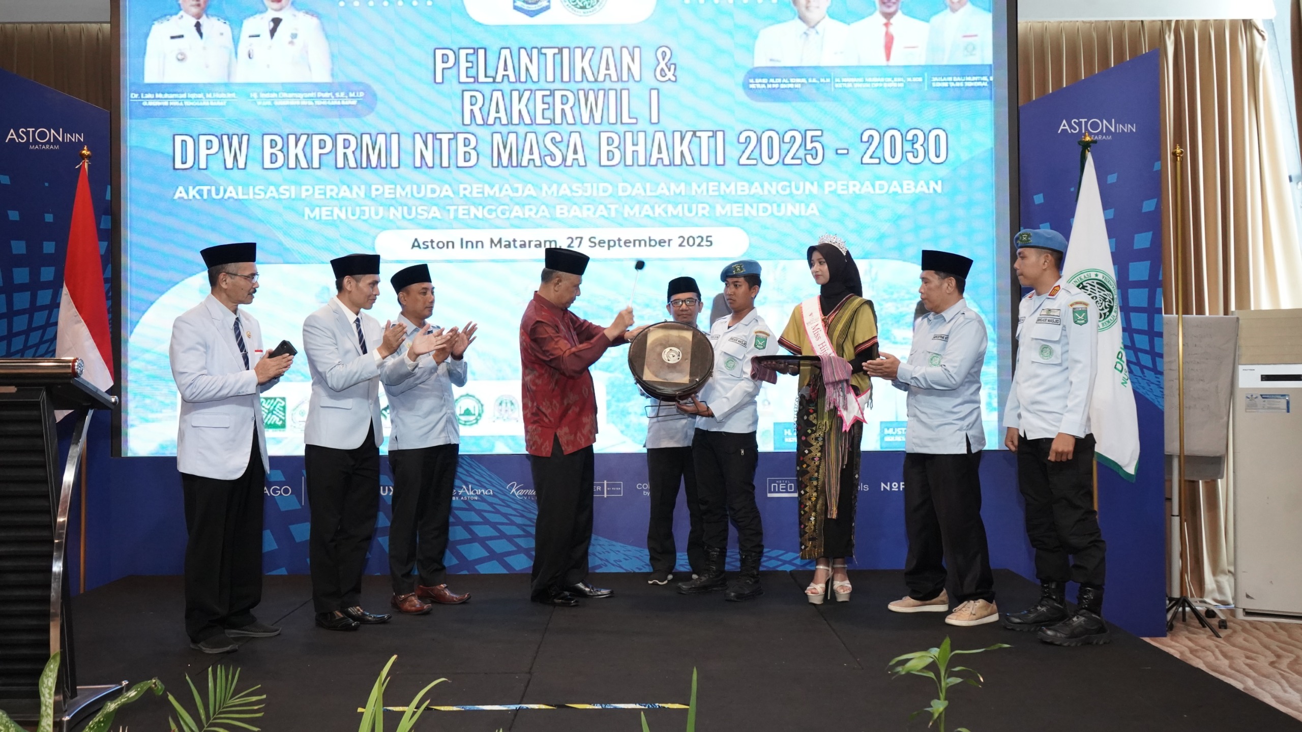 Karo Kesra Setda NTB H Sahnan (empat kiri) membuka kegiatan pelantikan dan Rakerwil DPW BKPRMI NTB periode 2025-2030.