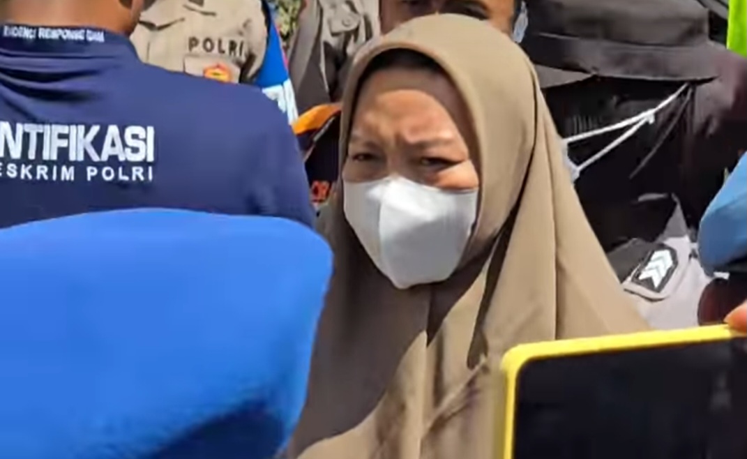 Warganet kesal Brigadir Rizka pakai masker saat rekonstruksi tewasnya Brigadir Esco