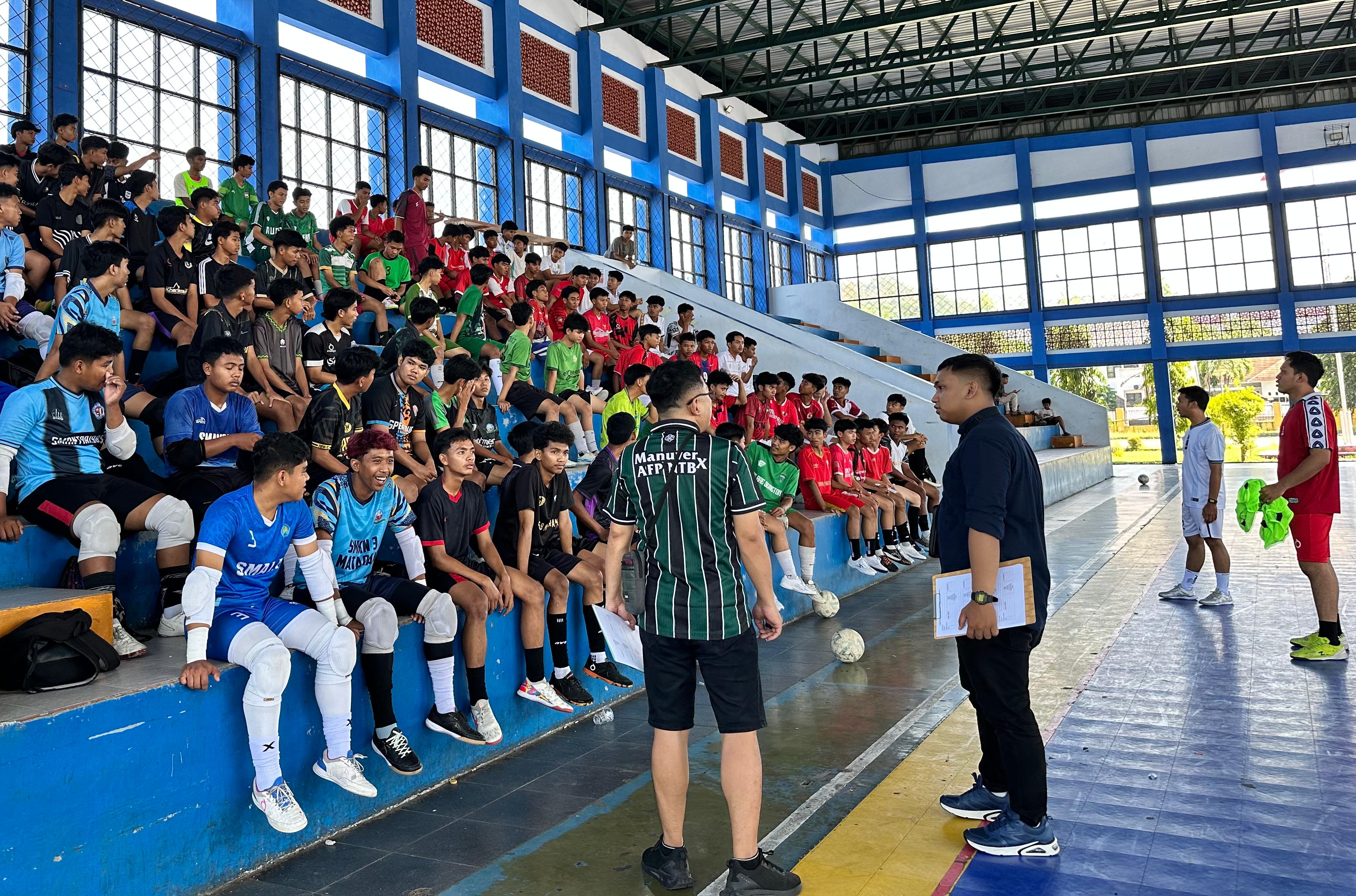 Ratusan pemain futsal mengikuti seleksi Timnas Futsal U-16 dan U-19 di Mataram.