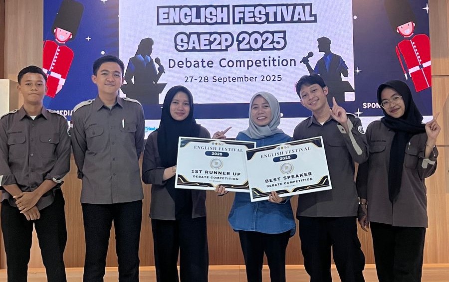 Tim Debat Bahasa Inggris MAN 1 Mataram berhasil menjadi juara 2 pada English Festival Student Association of English Education Department diadakan FKIP Universitas Mataram pada 27-28 September.