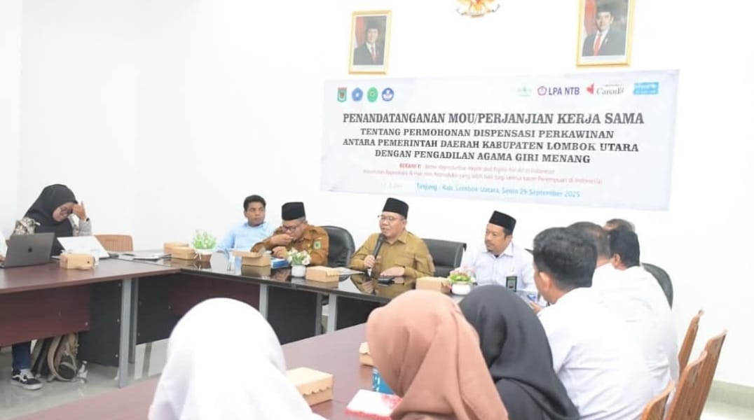 KOMITMEN BERSAMA: Bupati KLU Najmul Akhyar memberikan sambutan disela-sela MoU permohonan dispensasi perkawinan, belum lama ini