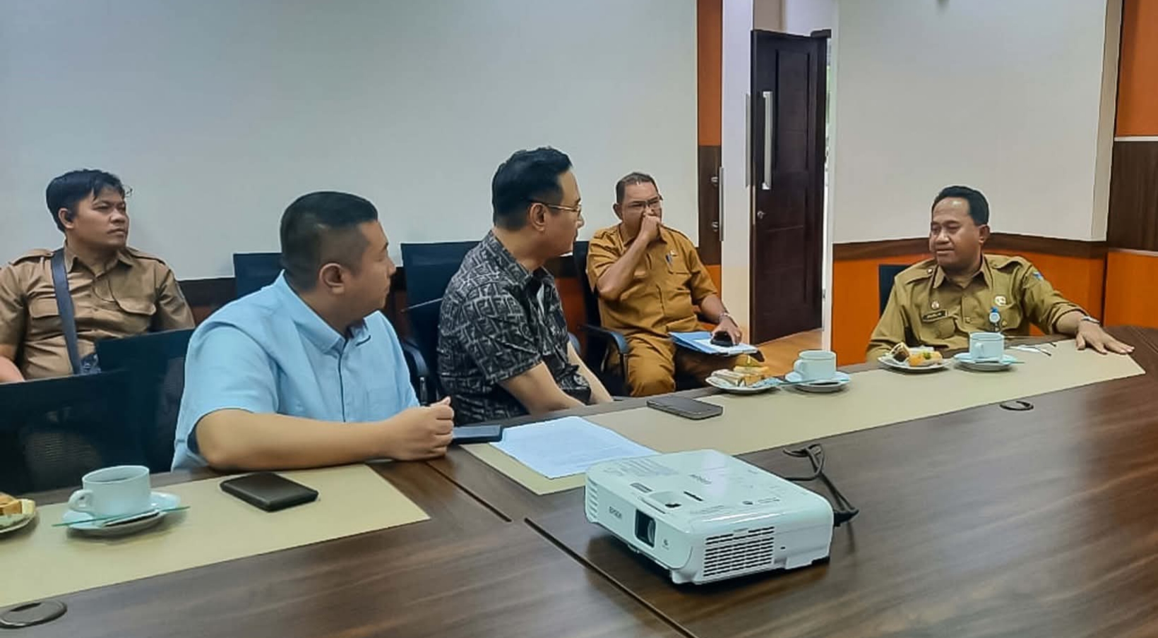 Kepala Dislutkan NTB Muslim menyampaikan potensi perikanan kepada calon investor, Senin (29/9).