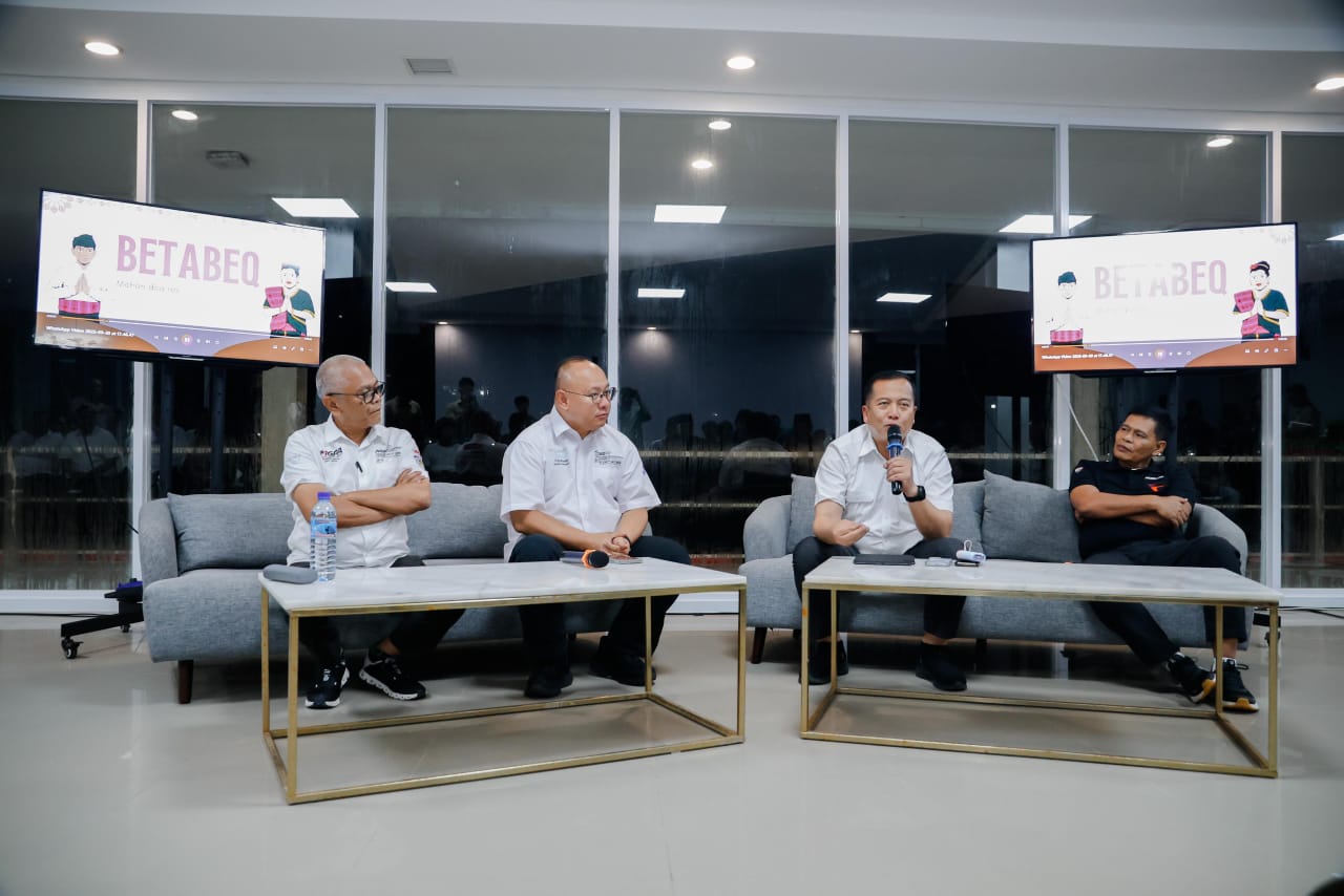 Gubernur NTB Lalu Muhammad Iqbal menghadiri ritual betabeq jelang MotoGP di Sirkuit Mandalika, Selasa (30/9).