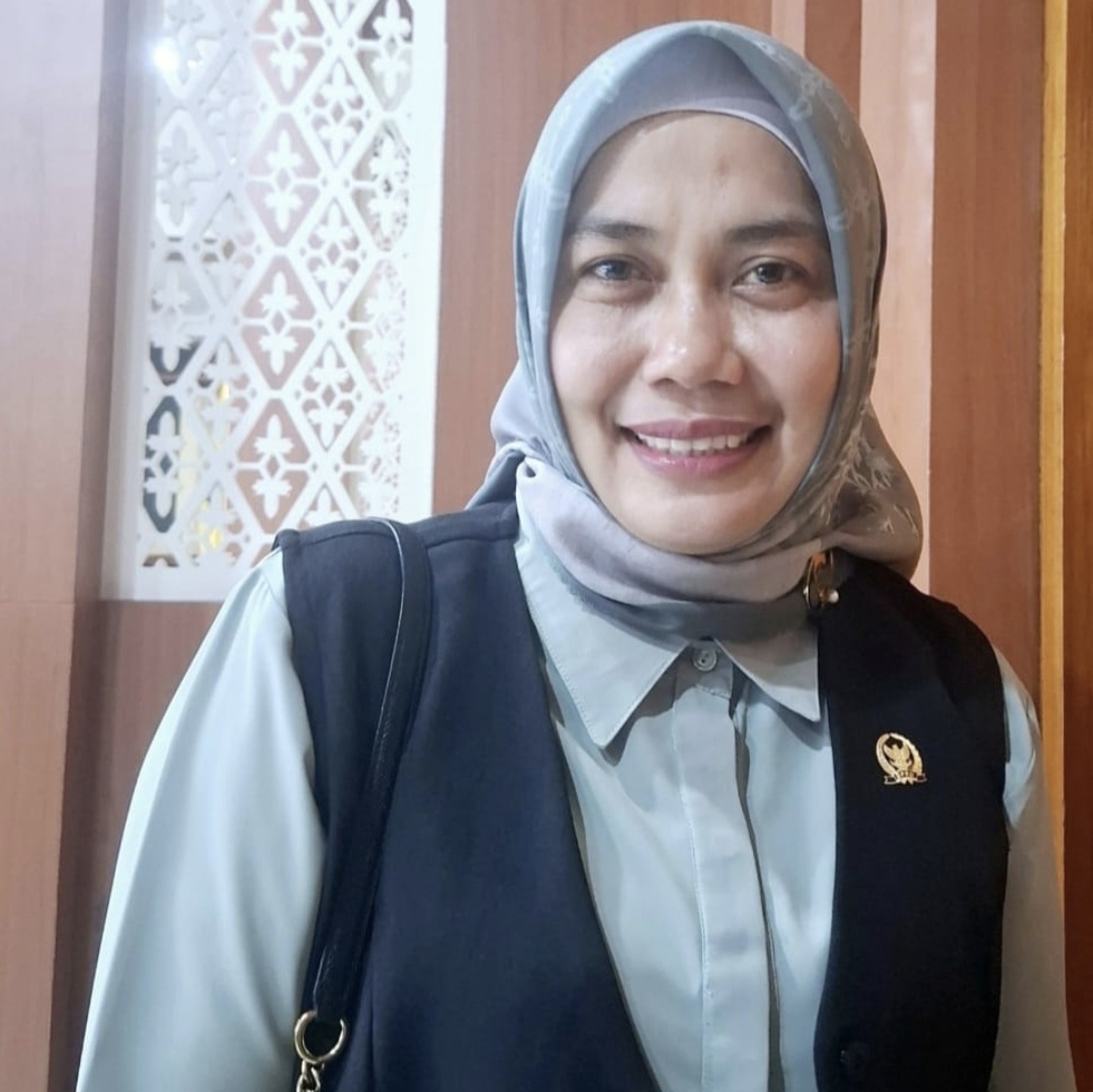 Sekretaris Komisi V DPRD NTB Sitti Ari meminta dapur MBG bermasalah untuk ditutup sementara karena keselamatan siswa prioritas utama.