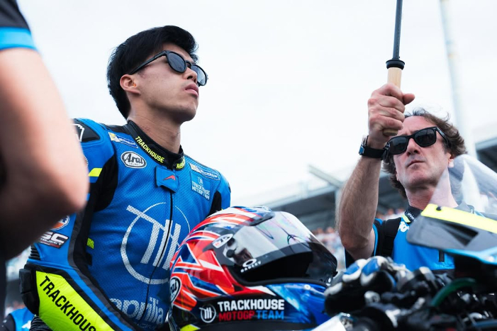 Ai Ogura dipastikan absen di MotoGP Mandalika 2025. Rookie Jepang itu fokus pulihkan cedera tangan usai kecelakaan di Misano.
