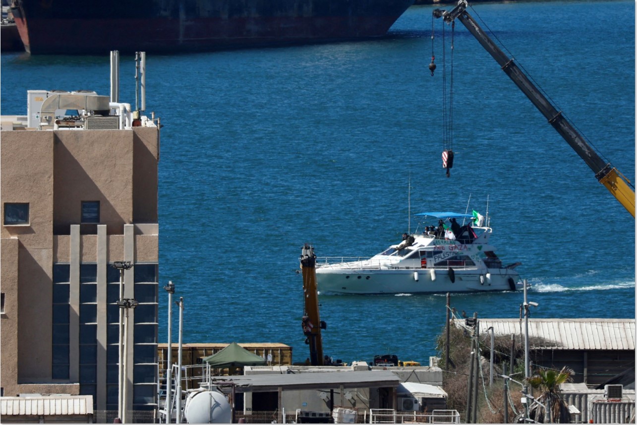DILARANG BERLABUH: Israel mencegat kapal-kapal yang membawa logistik ke Gaza.
