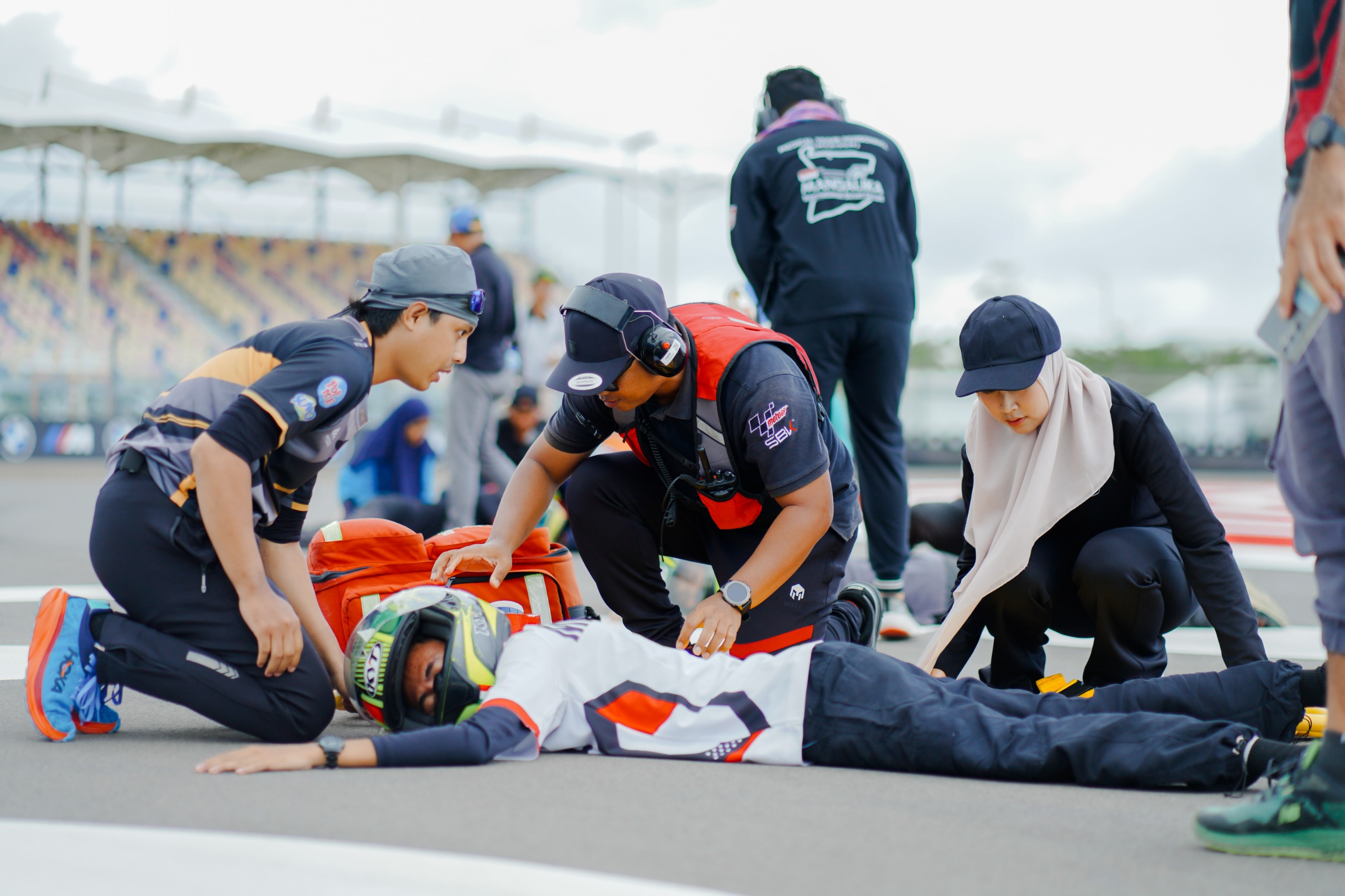 JADI PRIORITAS: Aspek kesehatan dan keselamatan pembalap juga menjadi prioritas utama dalam MotoGP Mandalika 2025 di Sirkuit Internasional Mandalika.
