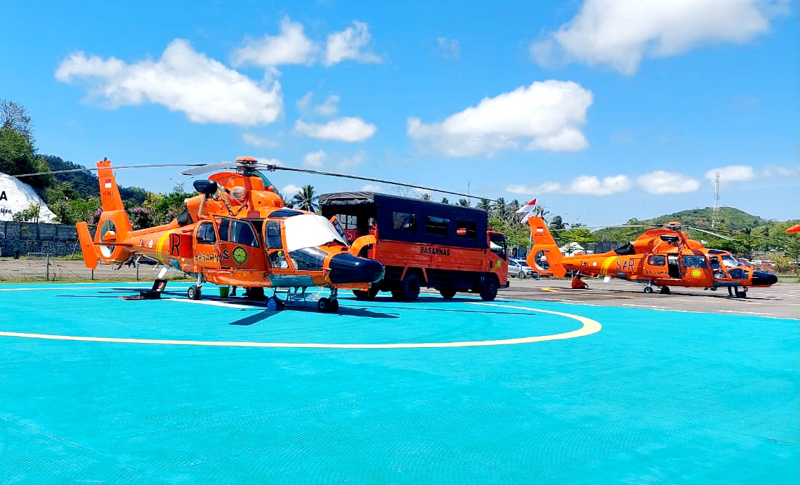 SIAP UNTUK MOTOGP: Dua helikopter Basarnas disiagakan di Sirkuit Mandalika, Lombok.
