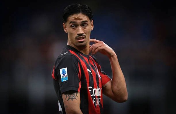 Tijjani Reijnders, mantan pemain AC Milan yang kini membela Manchester City.