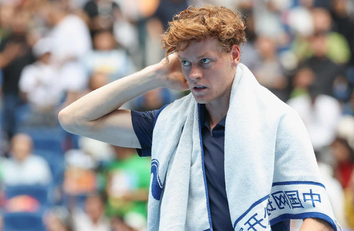 Jannik Sinner siap pertahankan gelar Shanghai Masters 2025 usai gagal di US Open. Fokus lawan Daniel Altmaier, bidik balas dendam atas Carlos Alcaraz.
