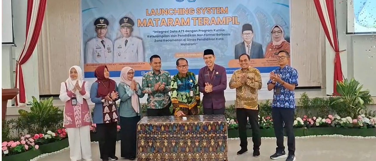 Kepala Disdik Kota Mataram Yusuf (depan) launching program Mataram Terampil untuk mengatasi ATS di Gedung Balai Penjamin Mutu Pendidikan NTB,  Kamis lalu (2/10).