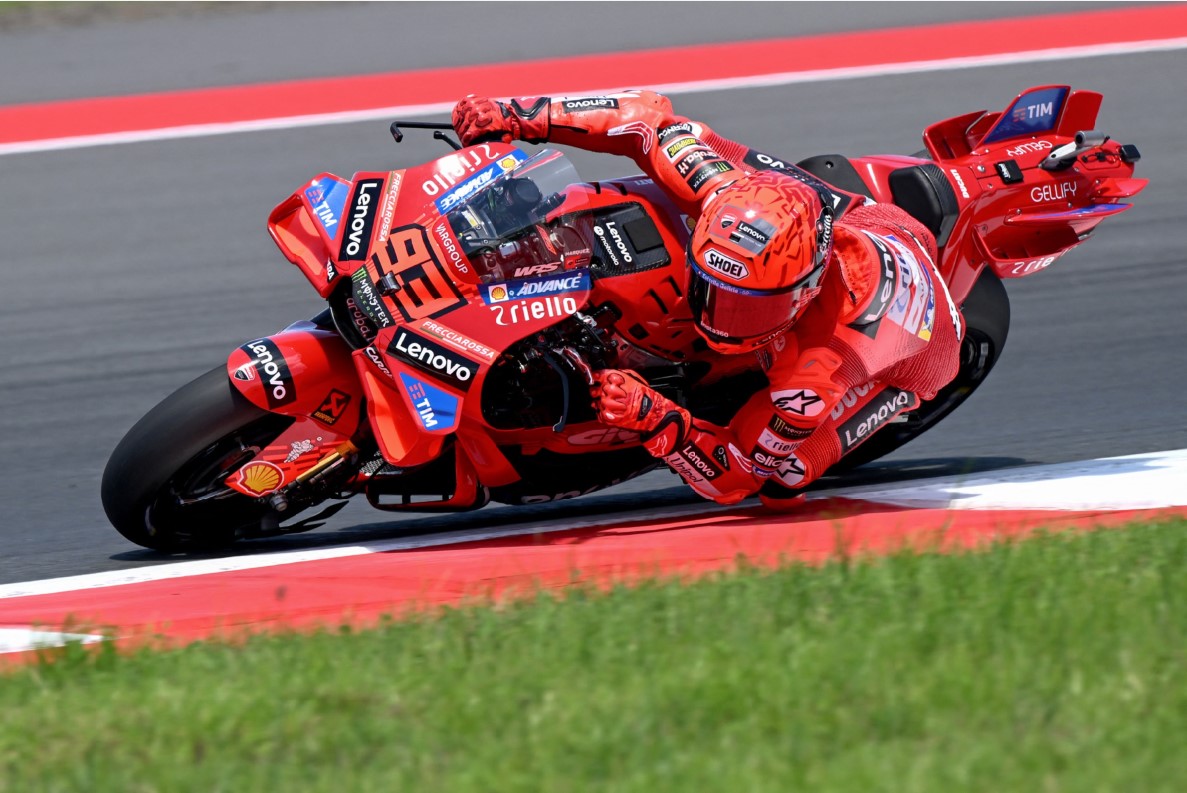 BELUM OPTIMAL: Marc Marquez saat mengikuti sesi latihan di Sirkuit Internasional Pertamina Mandalika, Jumat (3/10).