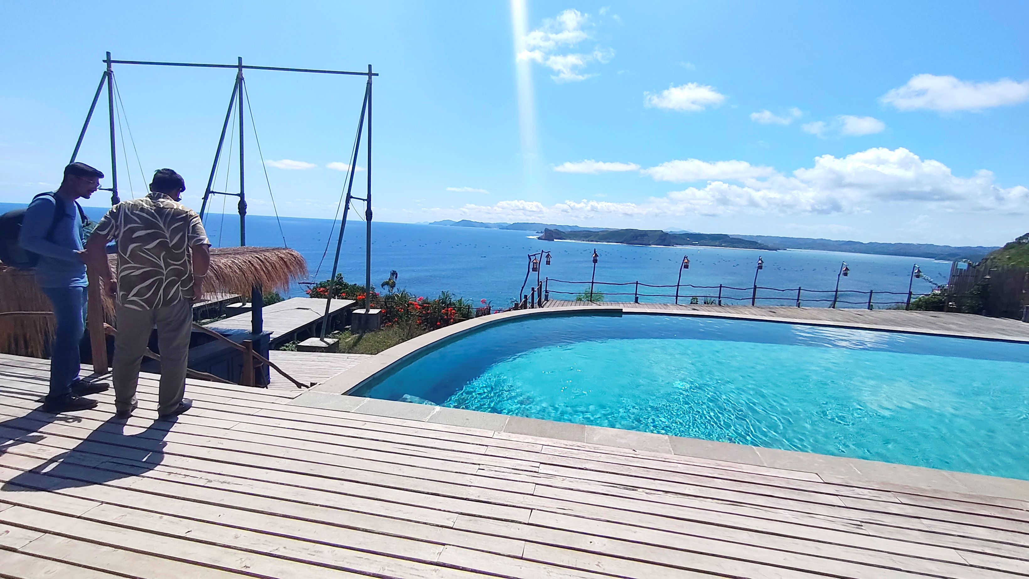 Sejumlah delegasi menikmati pemandangan Pantai Bumbang dari atas bukit Tunak di Tunak Luxury Resort, Desa Mertak, Pujut, Lombok Tengah, Kamis (1/10).