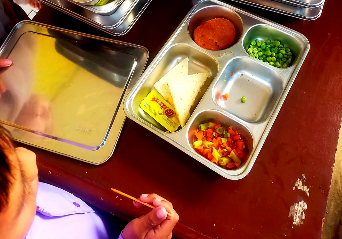 TAK BOLEH MUBAZIR: Puluhan ompreng MBG tak disantap siswa karena tak menggugah selera makan. Hal ini lantas menjadi sorotan Satgas Pengawasan MBG Lombok Barat.