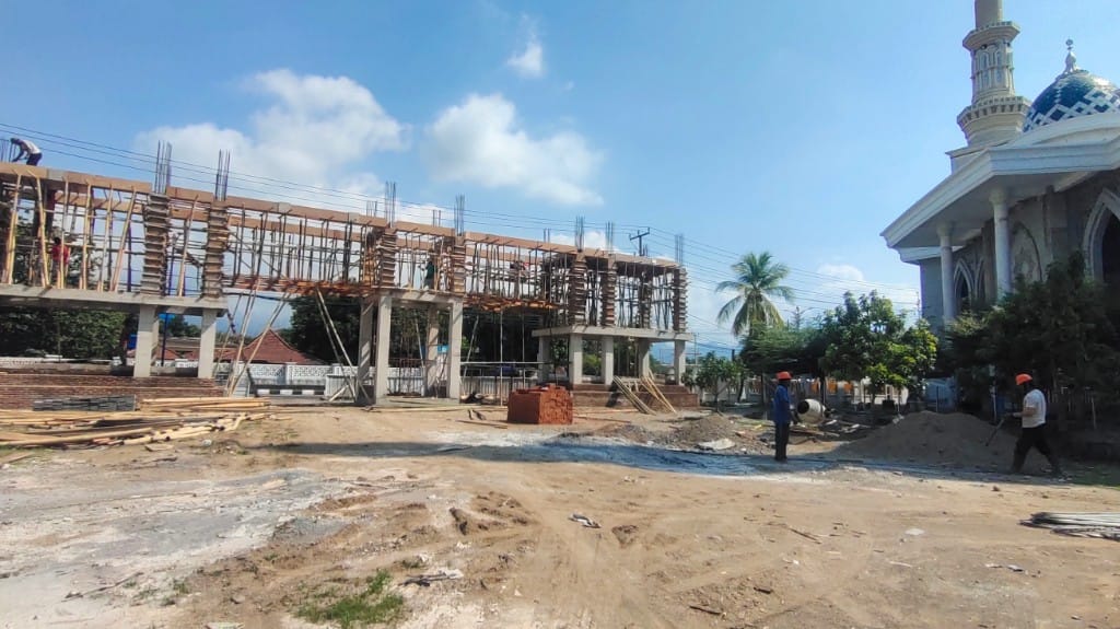 HARUS DIKEBUT: Progres pekerjaan proyek Islamic Center KLU belum mencapai target. Realisasinya menyentuh angka 39,12 persen