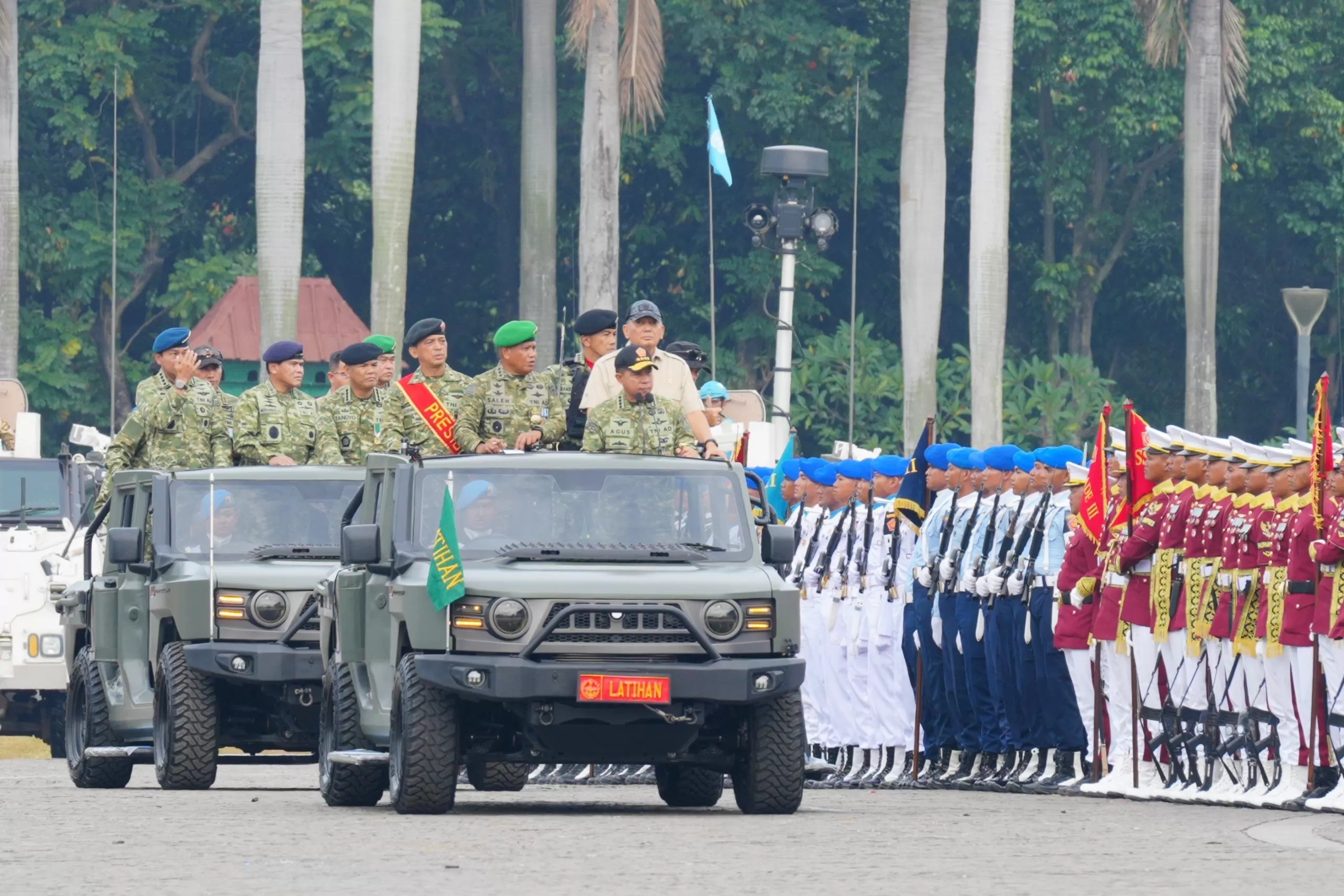 Gladi bersih upacara HUT TNI. (FOTO: JAWAPOS.COM)