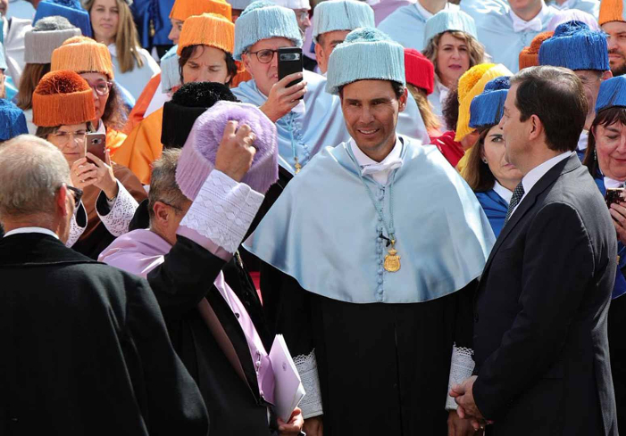 Rafael Nadal terima gelar doktor honoris causa dari Universitas Salamanca. Jadi atlet pertama yang mendapat penghargaan akademik bergengsi itu.