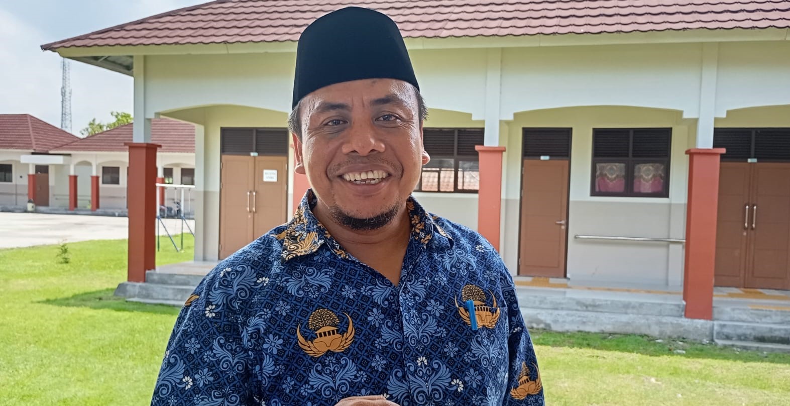 Kepala KCD Malomba Dikbud NTB Mujahidin