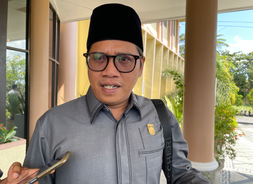 Ketua Fraksi PPP DPRD Kota Mataram Zia Urrahman Minta kadis bekerja dengan nyata.