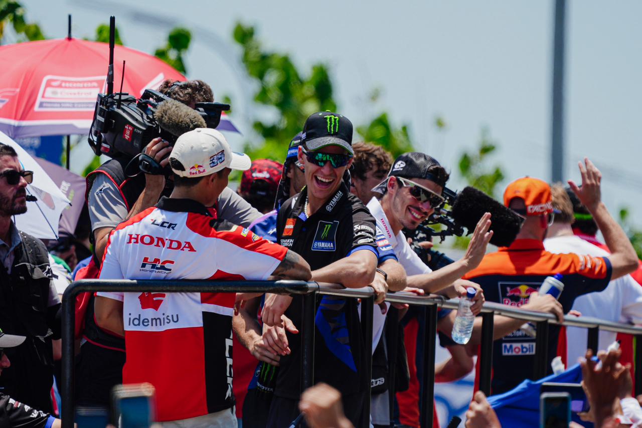 Pembalap motoGP, Moto2 dan Moto3 sapa penggemar di Sirkuit Internasional Mandalika, Minggu (5/10).