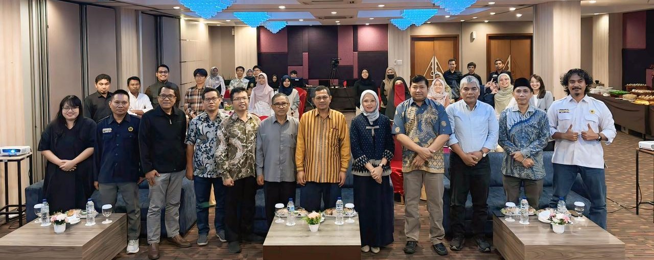 Para dosen dan tim pengembang di lingkungan Unram foto bersama pada workshop SALL E-Learning, pekan lalu. UPA Bahasa Unram perkuat pembelajaran bahasa berbasis digital.