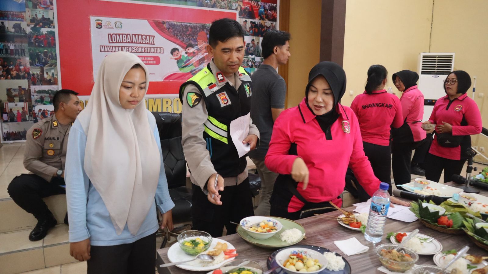 Bhayangkari Lombok Utara bekerja sama dengan PAUD Chili Community House menggagas lomba masak bergizi murah meriah, sebagai bentuk edukasi gizi kreatif untuk para orang tua.