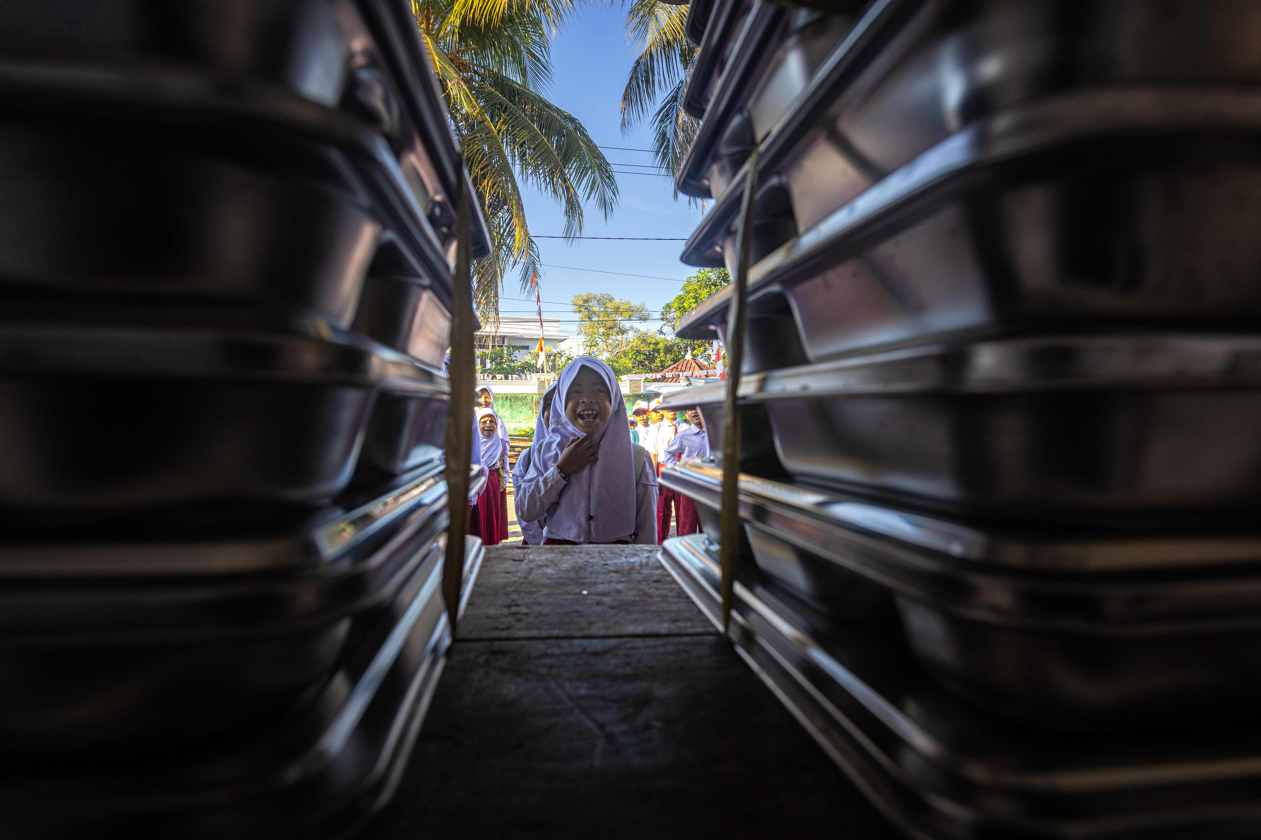 JAGA KEBERSIHAN: Maraknya kasus dugaan keracunan, usai menyantap sajian MBG, maka pengolahan makanan yang higienis oleh SPPG harus menjadi perhatian serius.