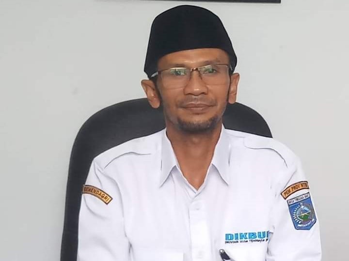 Kepala SMKN 1 Sekotong Parhi