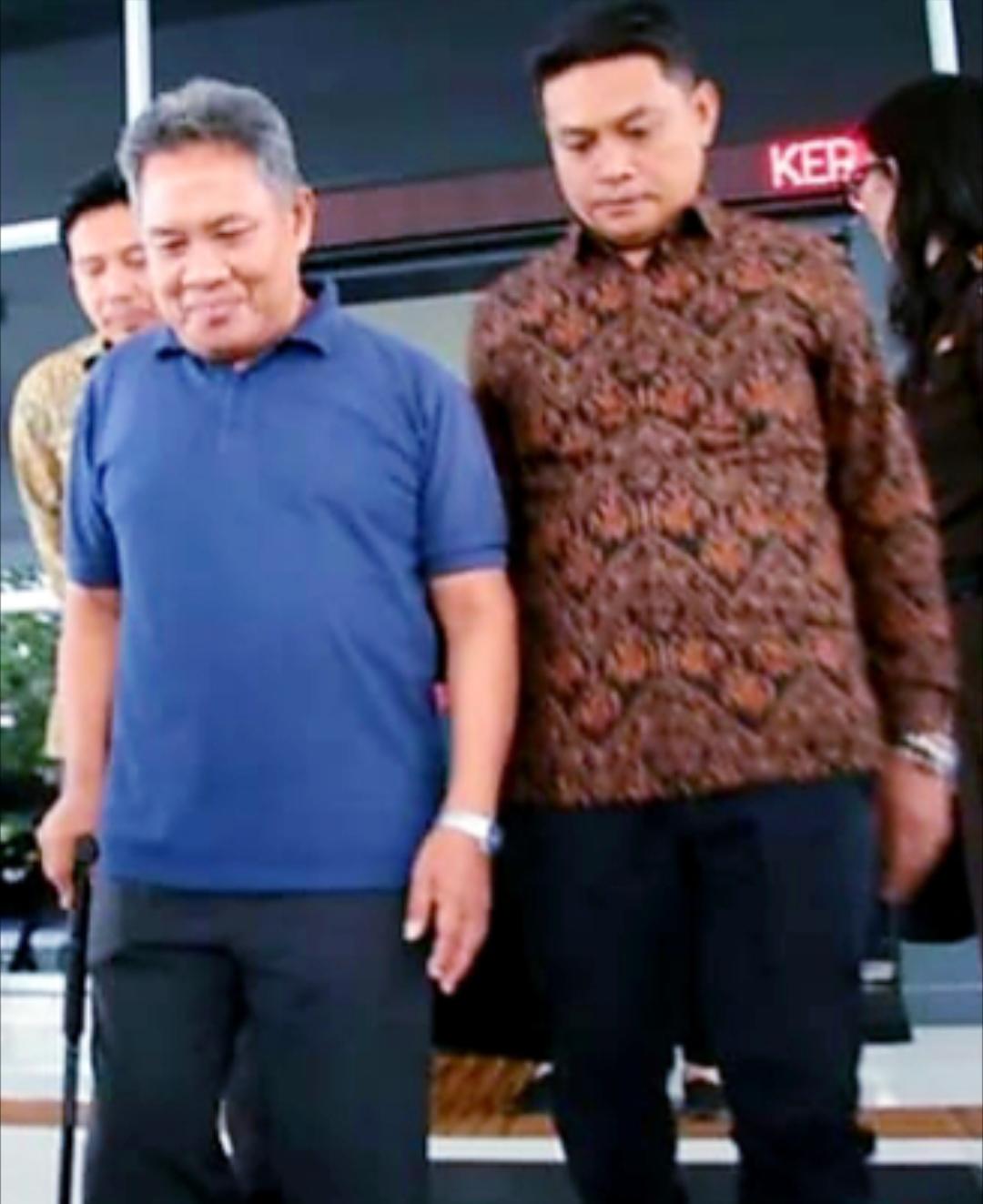 Kuasa hukum menegaskan, JPU telah keliru meminta pertanggung jawaban kliennya selaku pemegang saham, karena Zaini Arony sudah tak menjabat lagi sebagai Komisaris PT Tripat sejak 12 tahun yang lalu.