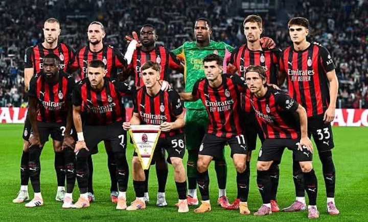 Skuad AC Milan saat menghadapi Juventus.