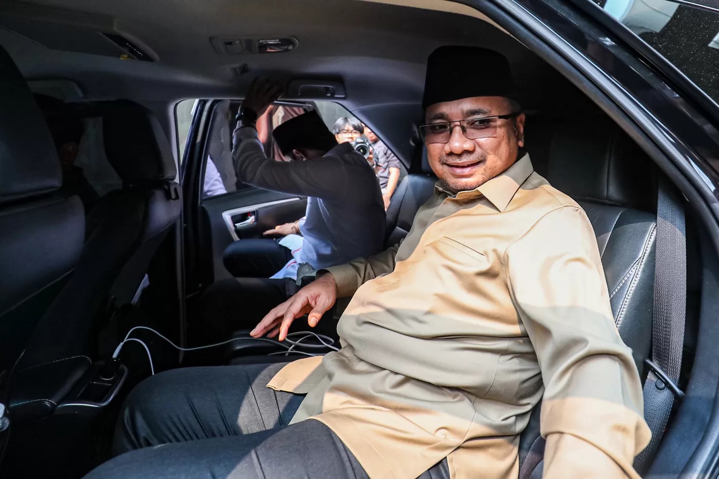 Mantan Menteri Agama, Yaqut Cholil Qoumas usai menjalani pemeriksaan di Gedung Merah Putih KPK, Kuningan, Jakarta Selatan, Kamis (7/8/2025). (FOTO: Jawa Pos)
