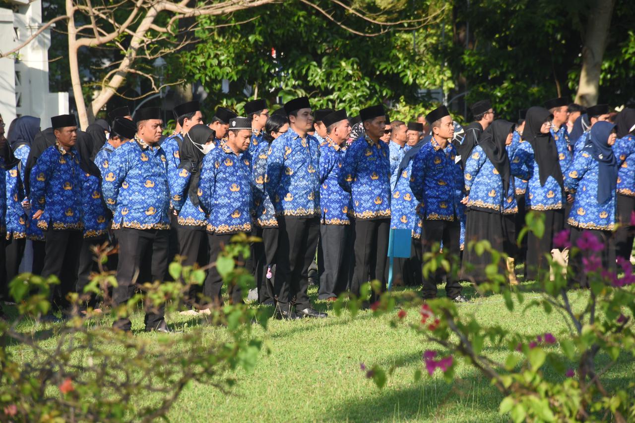 PEMERINTAHAN: ASN Pemprov NTB saat mengikuti upacara peringatan Hari Kesaktian Pancasila, 1 Oktober lalu di lapangan Kantor Gubernur NTB.