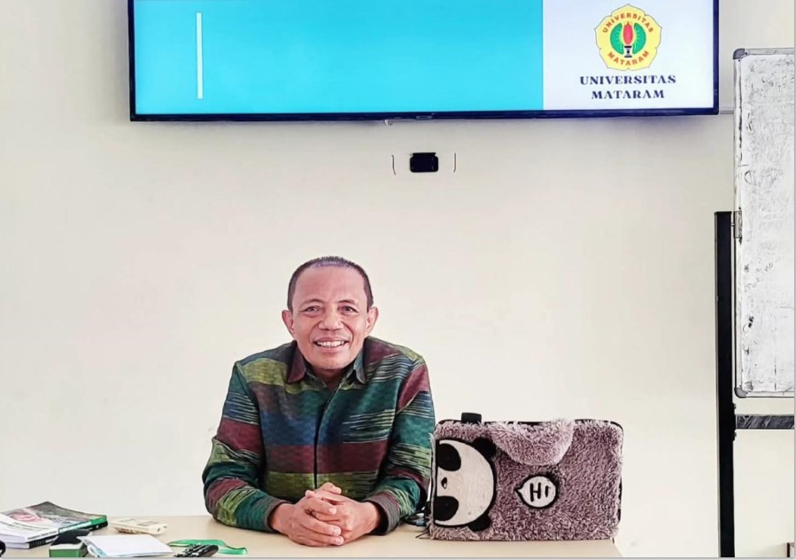 Associate Professor Iwan Harsono Dosen Pascasarjana Universitas Mataram