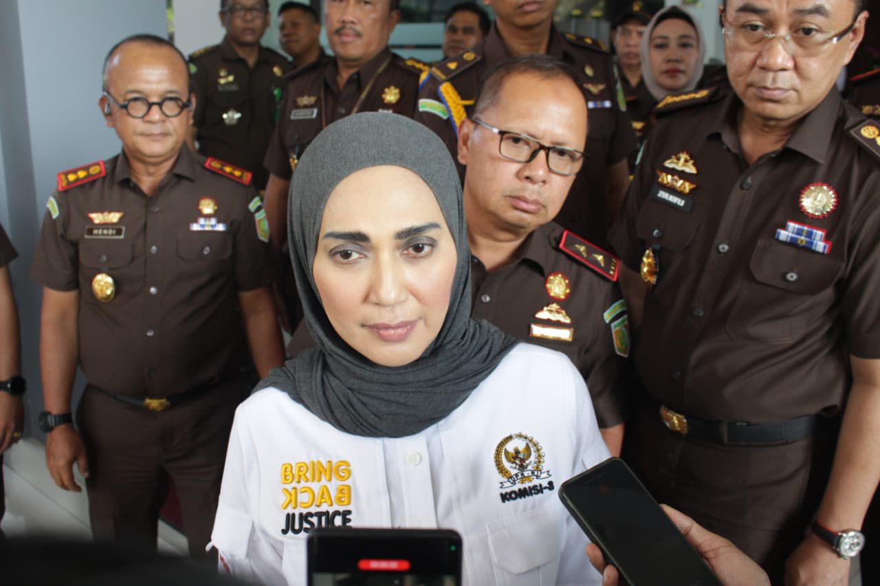 DISOROT: Wakil Ketua Komisi III DPR RI Sari Yuliati&nbsp;saat berkunjung di Kejati NTB, beberapa hari lalu.