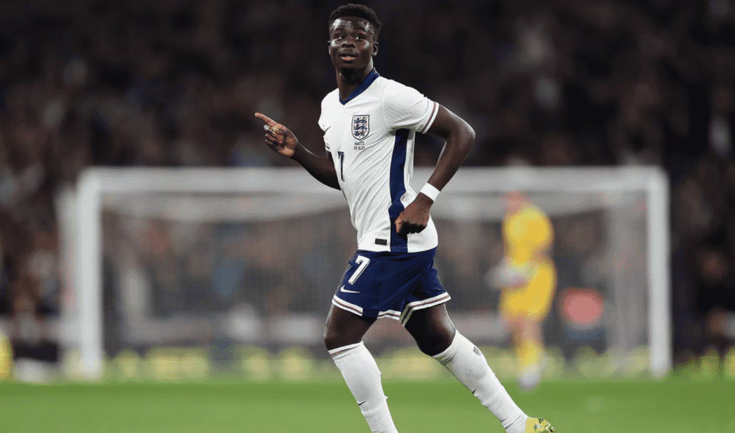 Pemain Arsenal Bukayo Saka saat membela Timnas Inggris.