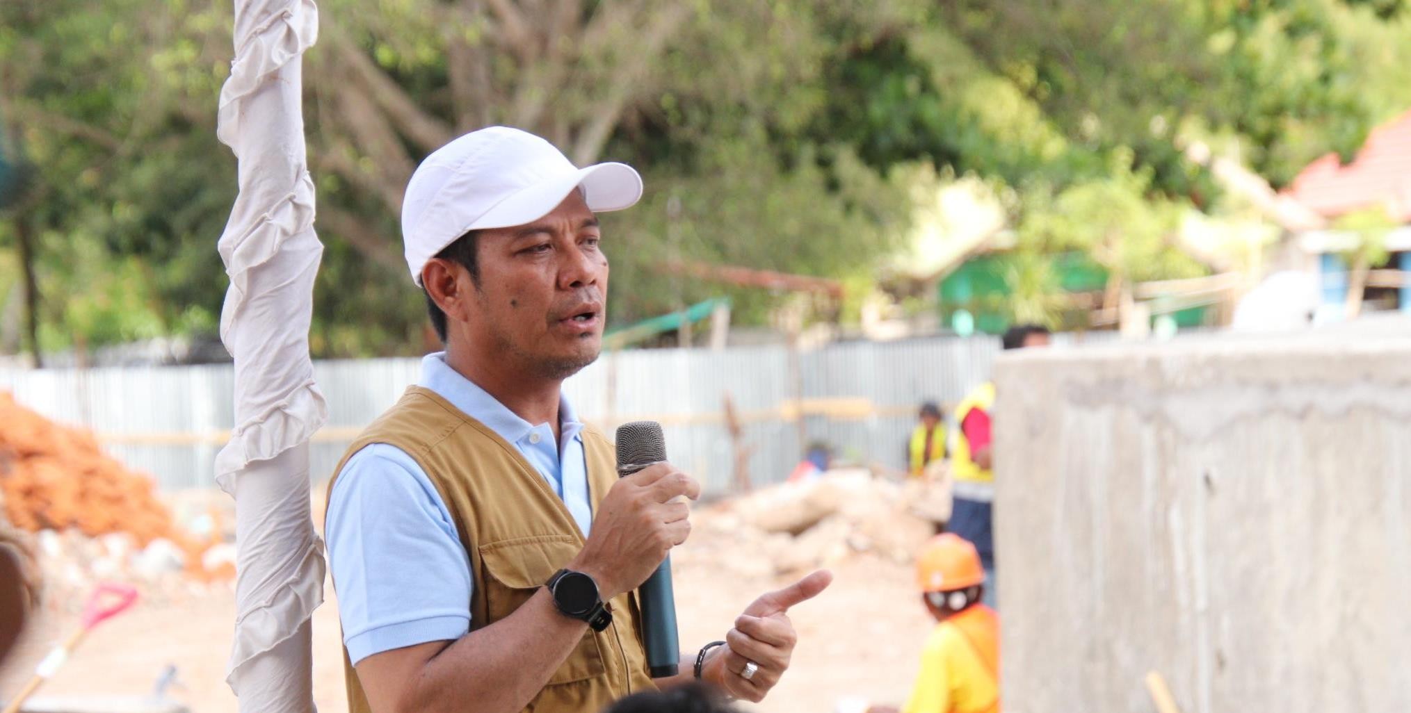 Bupati Dompu Bambang Firdaus.