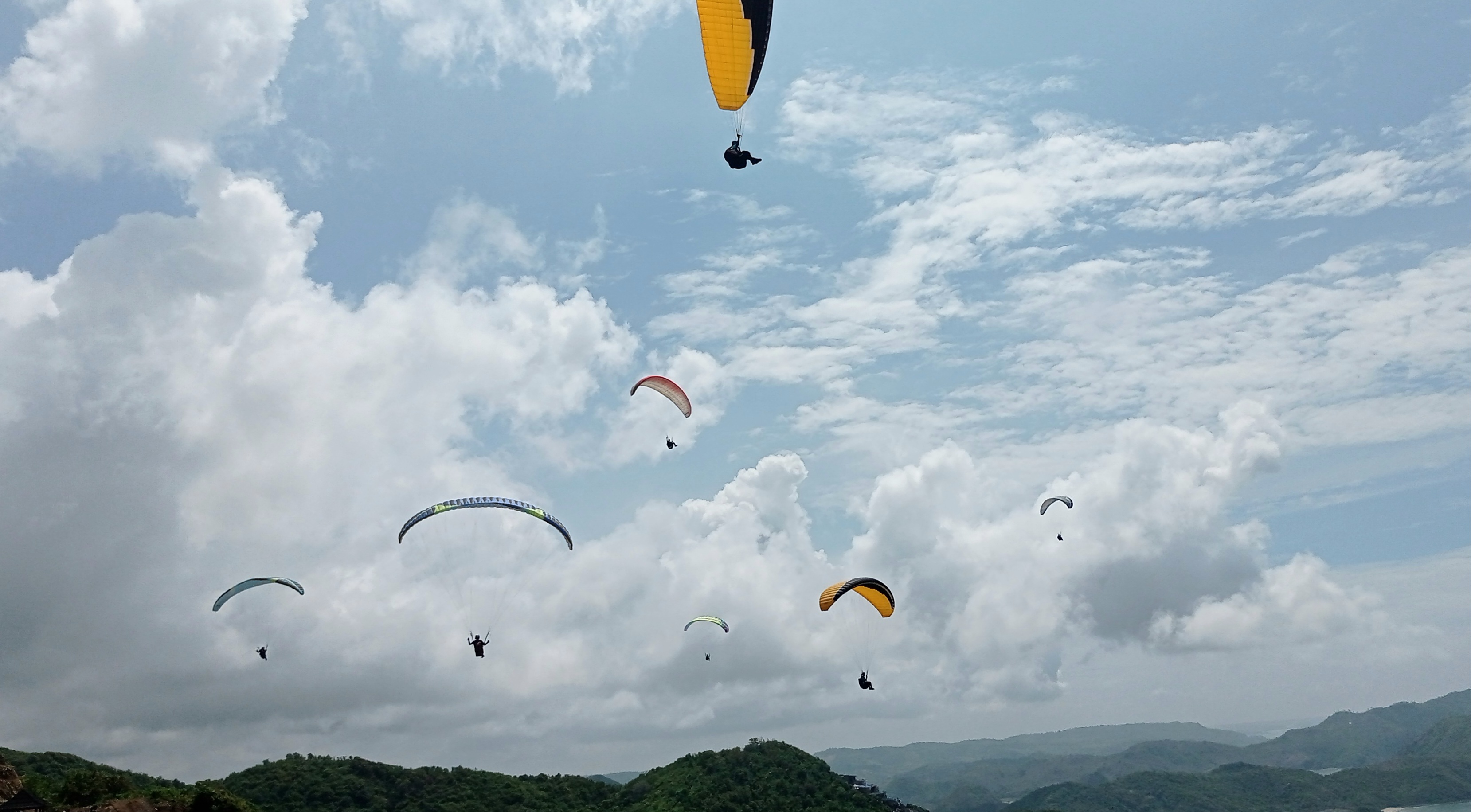 SPORT TOURISM: Puluhan atlet paragliding dari berbagai negara akan mendarat di Lobar bulan ini dalam ajang Sky Lancing International Paragliding X-Cross Country Championship 2025.