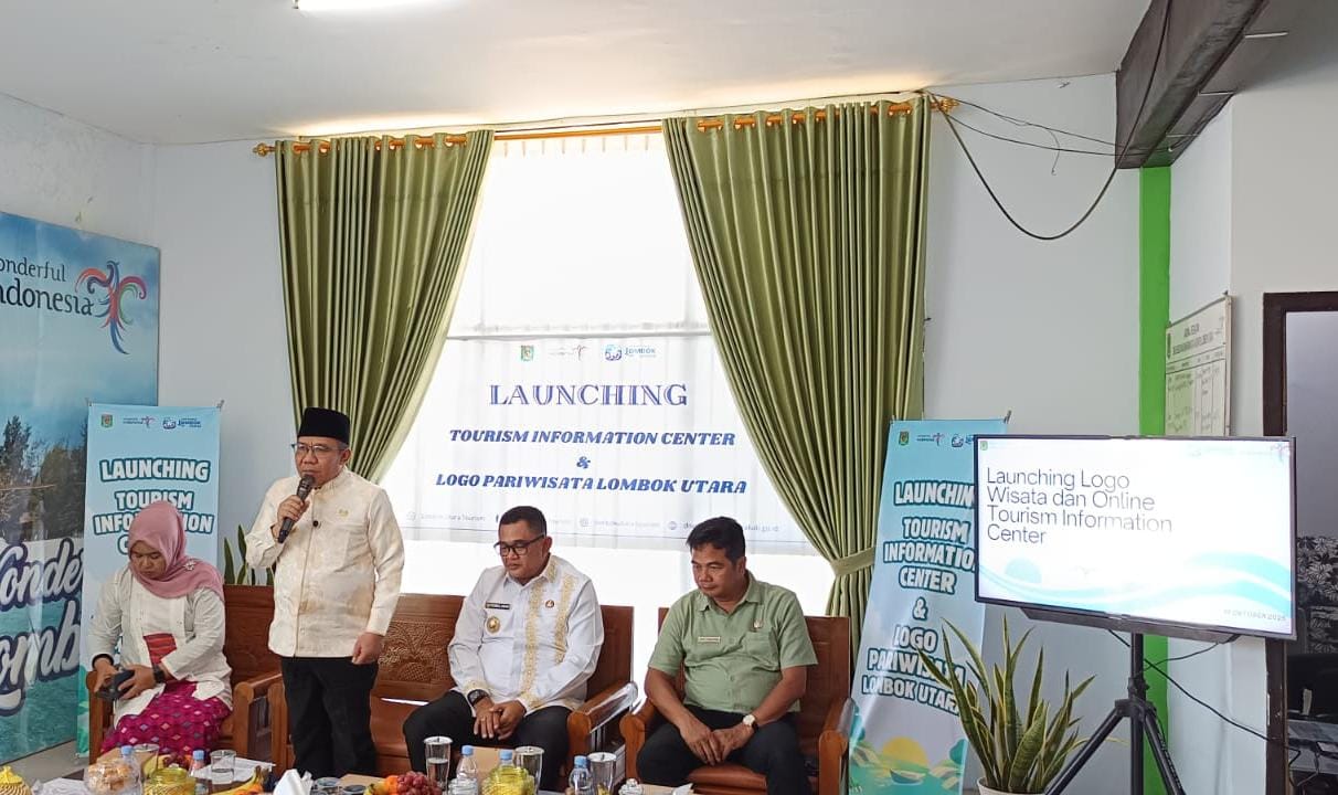 PERKUAT IDENTITAS: Bupati Najmul memberikan sambutan saat peluncuran Logo Wisata serta Online Tourism Information Center Sabtu (10/10).