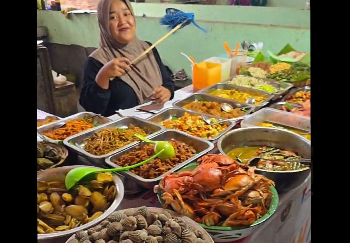 Kuliner seafood di eks pelabuhan Ampenan.