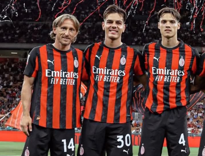 Luka Modric, Ardon Jashari, dan Samuele Ricci, barisan pemain tengah AC Milan dengan posisi serupa.