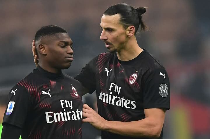 Zlatan Ibrahimovic dan Rafael Leao saat masih bermain bersama untuk AC Milan, keduanya sempat merasakan Scudetto terakhir klub.