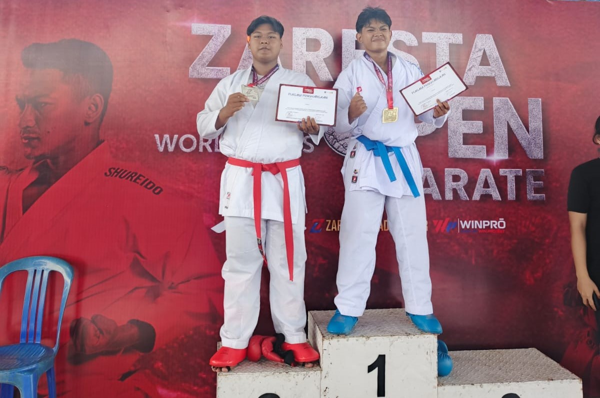 M. Afriandika Riawan, siswa MAN Lobar meraih juara II kelas Festival Kumite +75 Kg Putra Junior  pada ajang Zaresta Open Karate NTB 2025  di Gelanggang Pemuda Mataram, Minggu lalu (12/10).