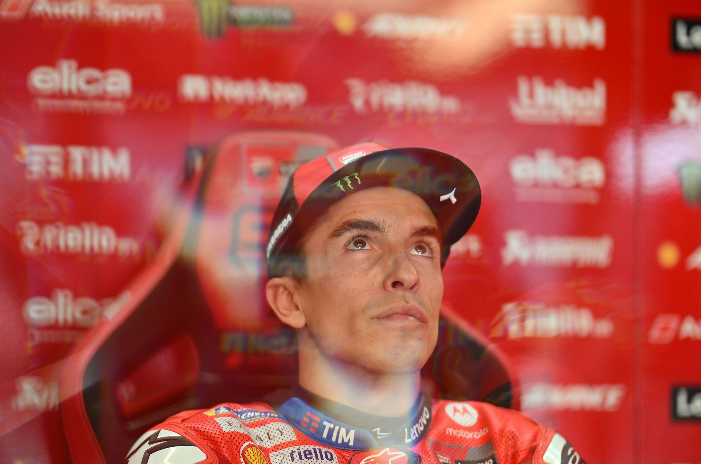Marc Marquez sukses jalani operasi tulang belikat kanan di Madrid dan kini fokus pemulihan usai kecelakaan di MotoGP Mandalika.