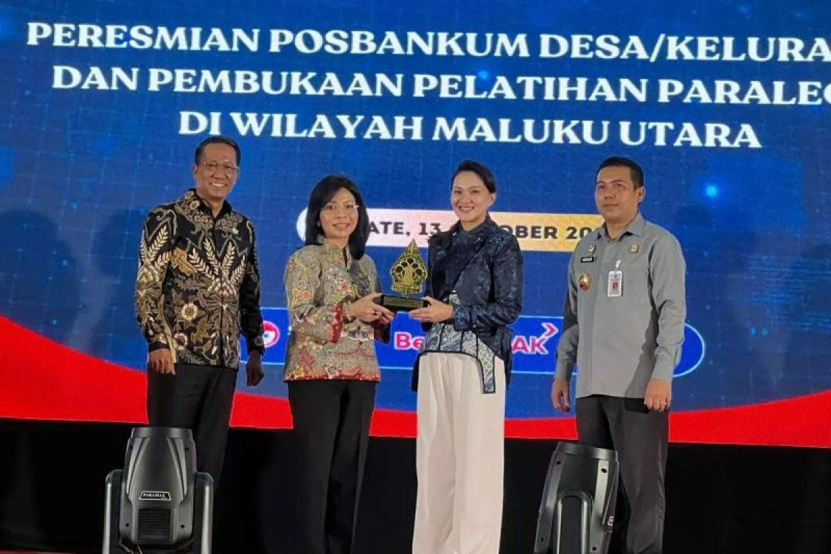 &lrm;Peresmian Posbankum Maluku Utara yang digelar di Ternate ini dilakukan Menteri Hukum Supratman Andi Agtas didampingi oleh Gubernur Maluku Utara Sherly Tjoanda.