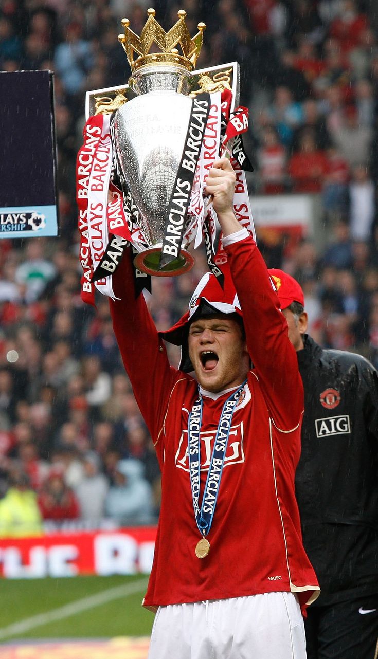 Wayne Rooney sedih lihat Manchester United terpuruk. Ia bilang anak-anaknya bahkan tak tahu rasanya melihat MU sebagai klub juara.