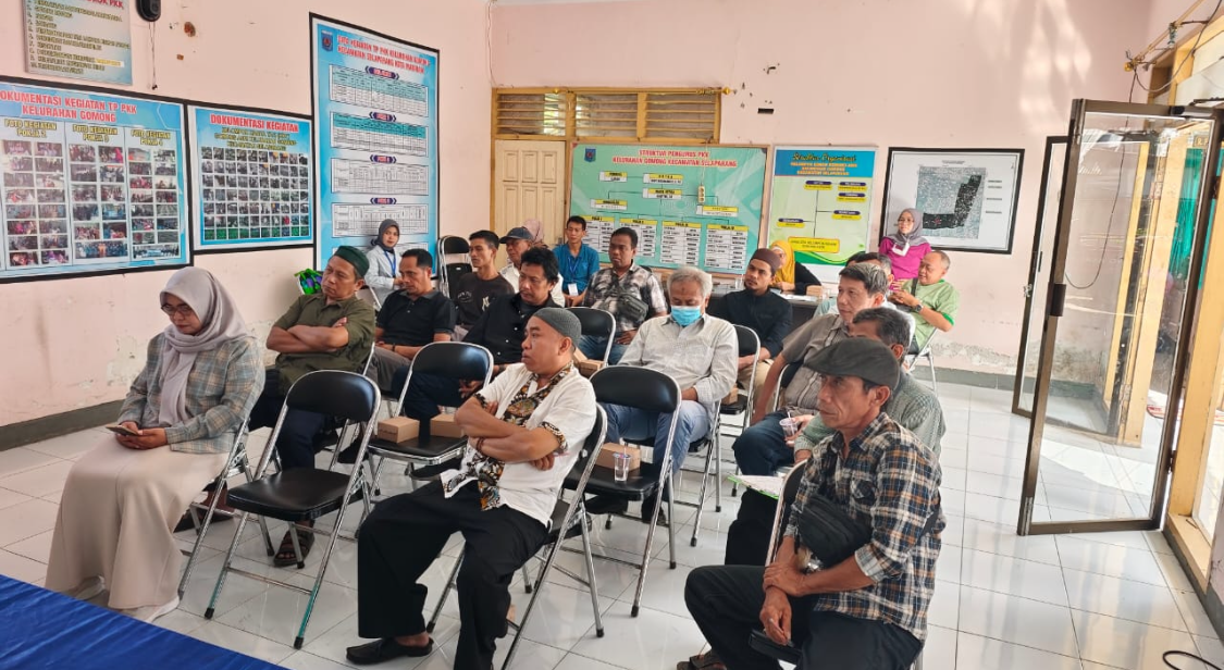 Sejumlah perwakilan warga yang hadir dalam kegiatan sosialiasi pendataan rumah warga Kota Mataram.