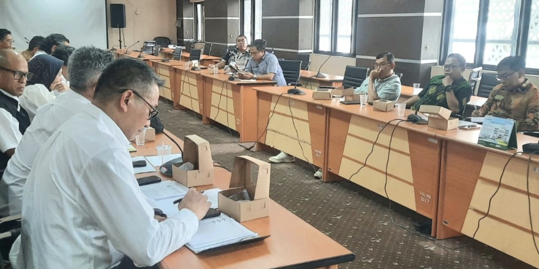 Komisi III DPRD NTB menggelar rapat dengar pendapat (RDP) dengan jajaran direksi PT Amman Mineral Nusa Tenggara (AMNT), kemarin (13/10). Rapat ini mendorong relaksasi konsentat PT AMNT.
