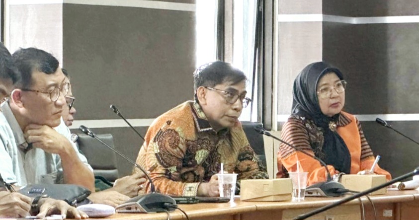 Ketua DPRD NTB Baiq Isvie Rupaeda (kanan) hadir dalam RDP Komisi III DPRD NTB dengan PT AMNT, Senin (13/10).
